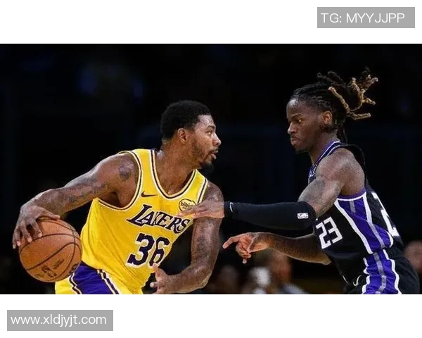 湖人替补两奇兵进步太大了！海斯稳固内线，拉拉维亚成最佳第六人