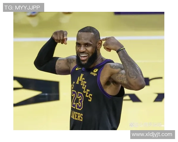 詹姆斯击地妙传 戴维斯轻松抛投命中