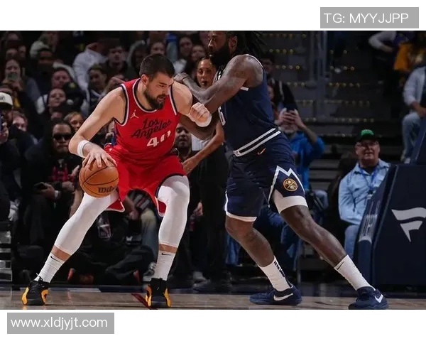 四连败!伦纳德30+8,汤普森6记三分,哈登17中5,快船没有退路了